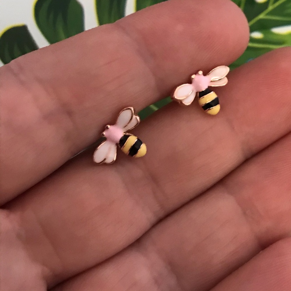 Adorable Bumble Bee Stud Earrings - Picture 3 of 3